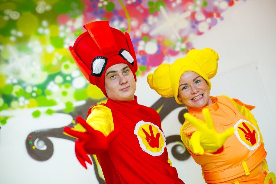 Команда профессиональных ведущих сделают День Рождения Вашего ребенка незабываемым событием! Дети останутся довольны - ведь у нас есть из чего выбирать!!! Более 30 программ на любой возраст! Авторские сценарии написаны с учетом возрастных особенностей наших самых любимых и веселых клиентов - детей!!! * Тролли * Леди Баг и Супер Кот * Квест - Джек Воробей * Квест Суперзлодеи * Щенячий патруль • Фиксики - Симка и Нолик • Барбоскины- Роза и Дружок • Пираты • Алиса и Безумный шляпник, • Монстер Хай (Клоудин Вульф и Френки)  • Белоснежка и Принц • Минни Маус и Микки Маус • Миньон и принцесса Агнесс • Миллитари • Маша и медведь • Феи Винкс (Стела и Блум) • Смешарики (Крош, Нюша или Ежик) • Незнайка и Знайка • Рапунцель и Флин Райдер • Гангстеры • Сумерки • Малыш и Карлсон • Энгри Бердз • Гавайские приключения • Тачки 3 • Аркадий Паровозов * Зверополис